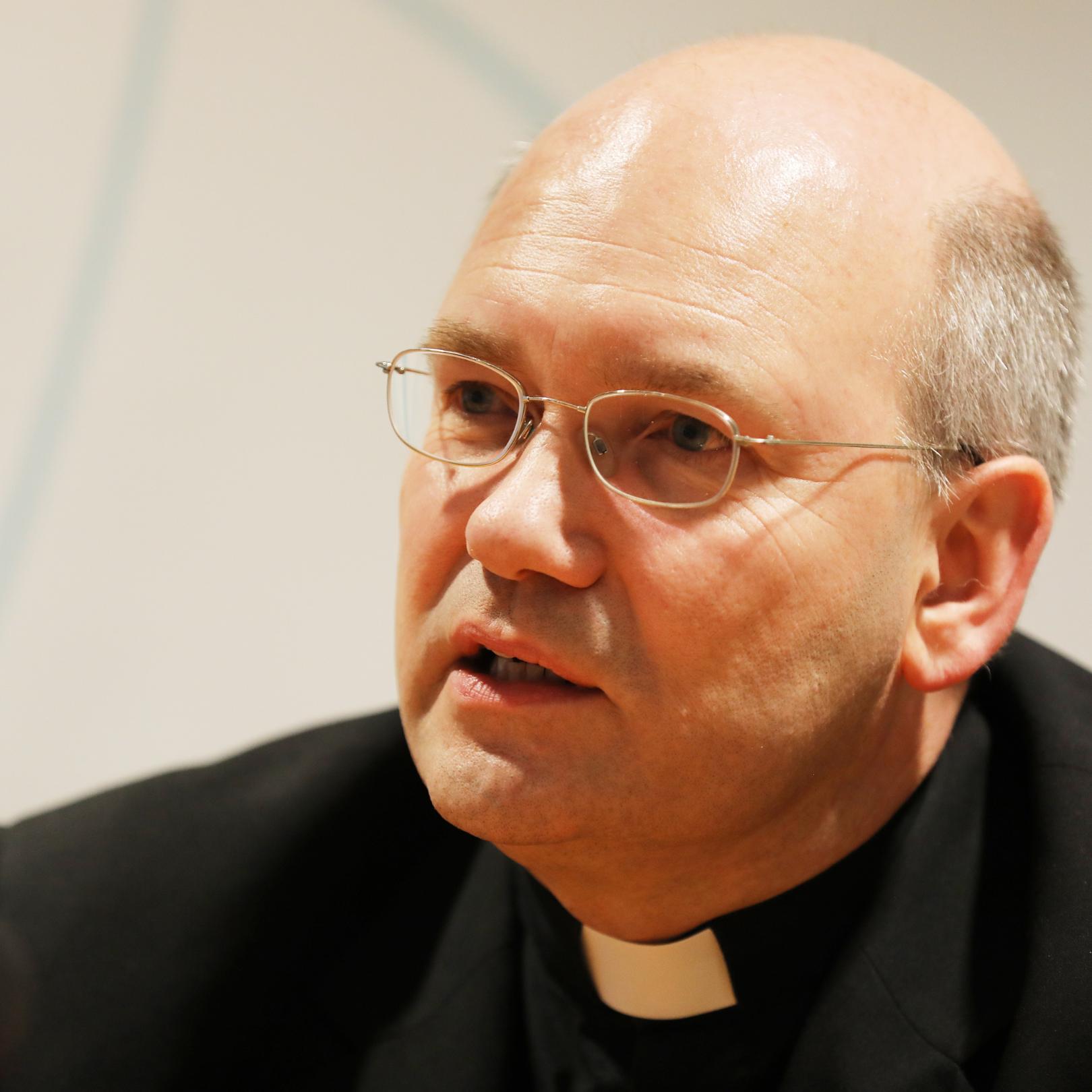 Bischof Dr. Helmut Dieser
