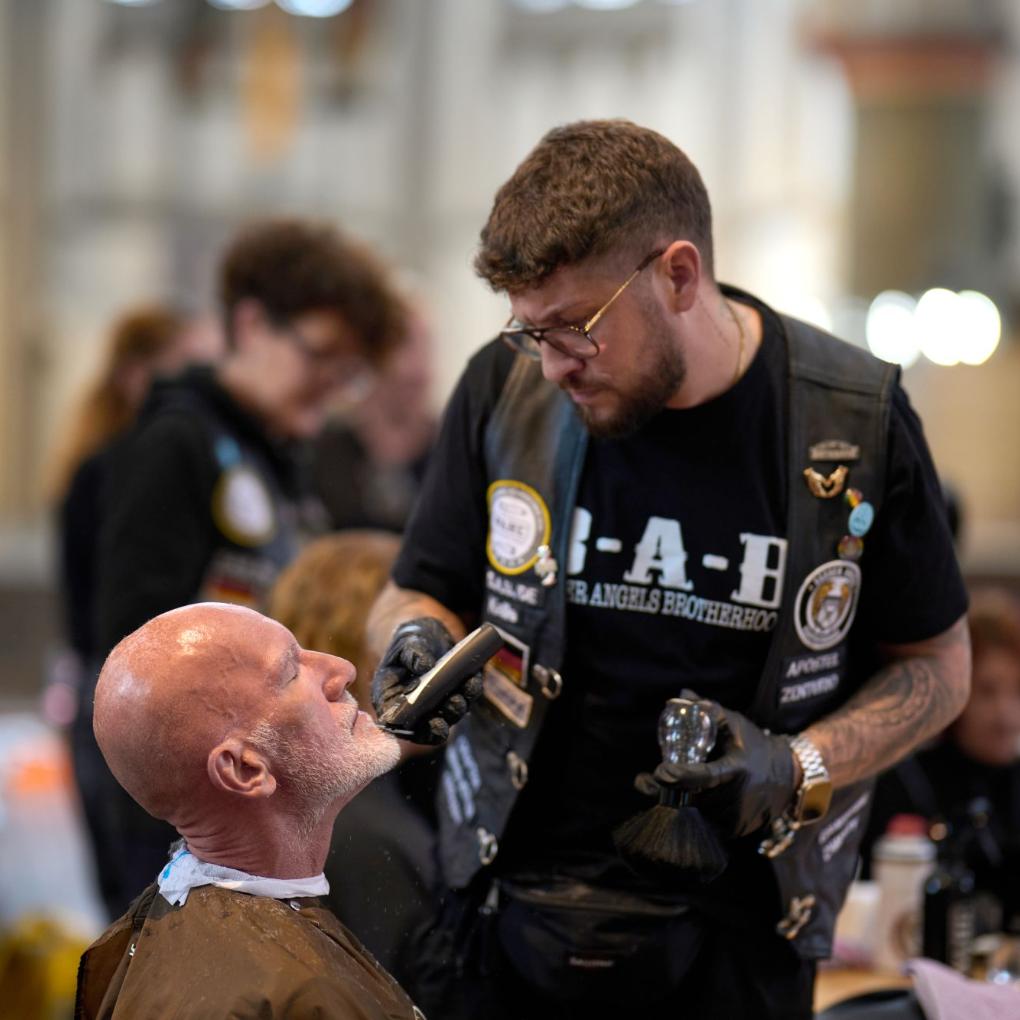 Kevin Cortese organisiert und leitet Einsätze der Barber Angels wie hier in Mönchengladbach.