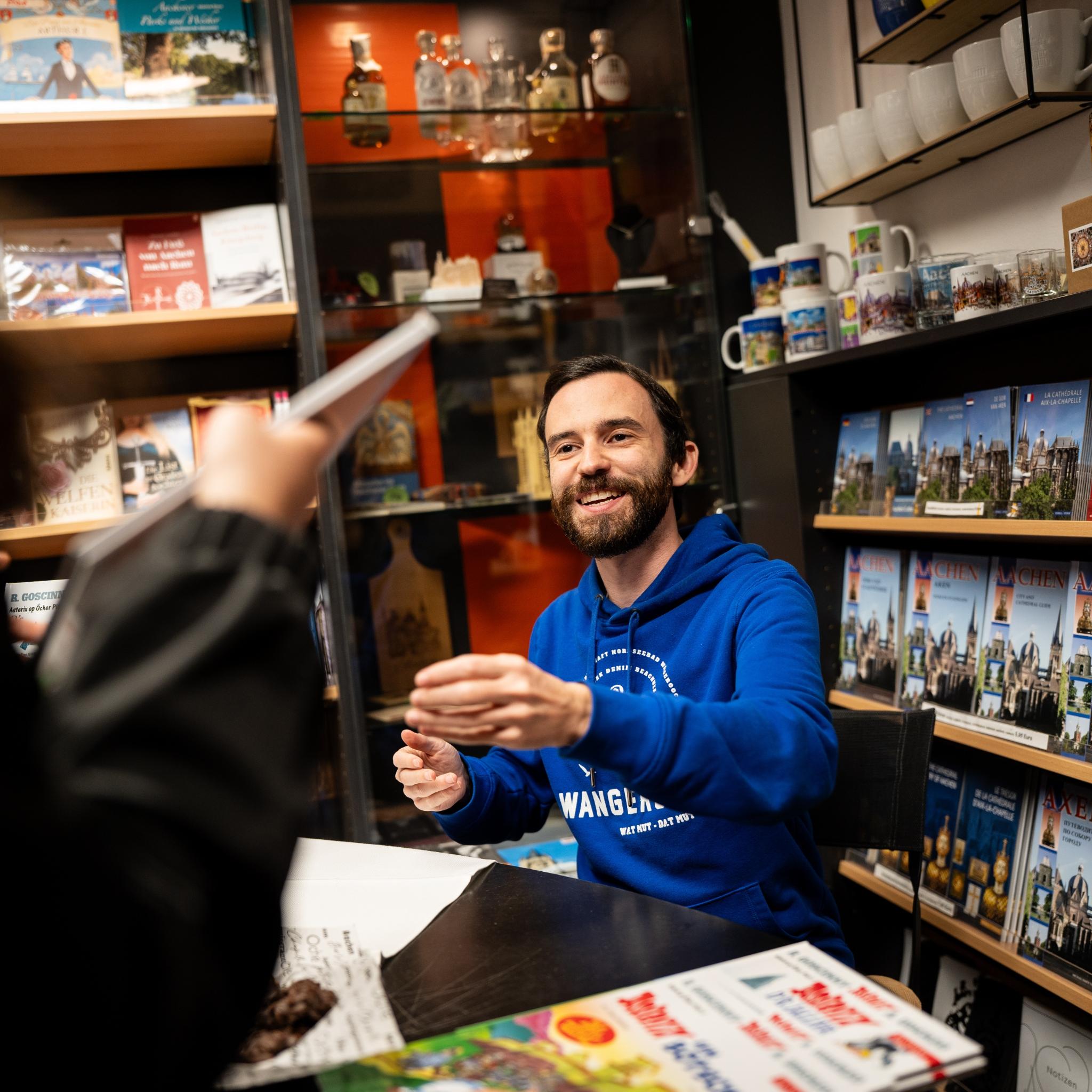 Die Asterix-Comics auf Öcher Platt sind im Domshop erhältlich.