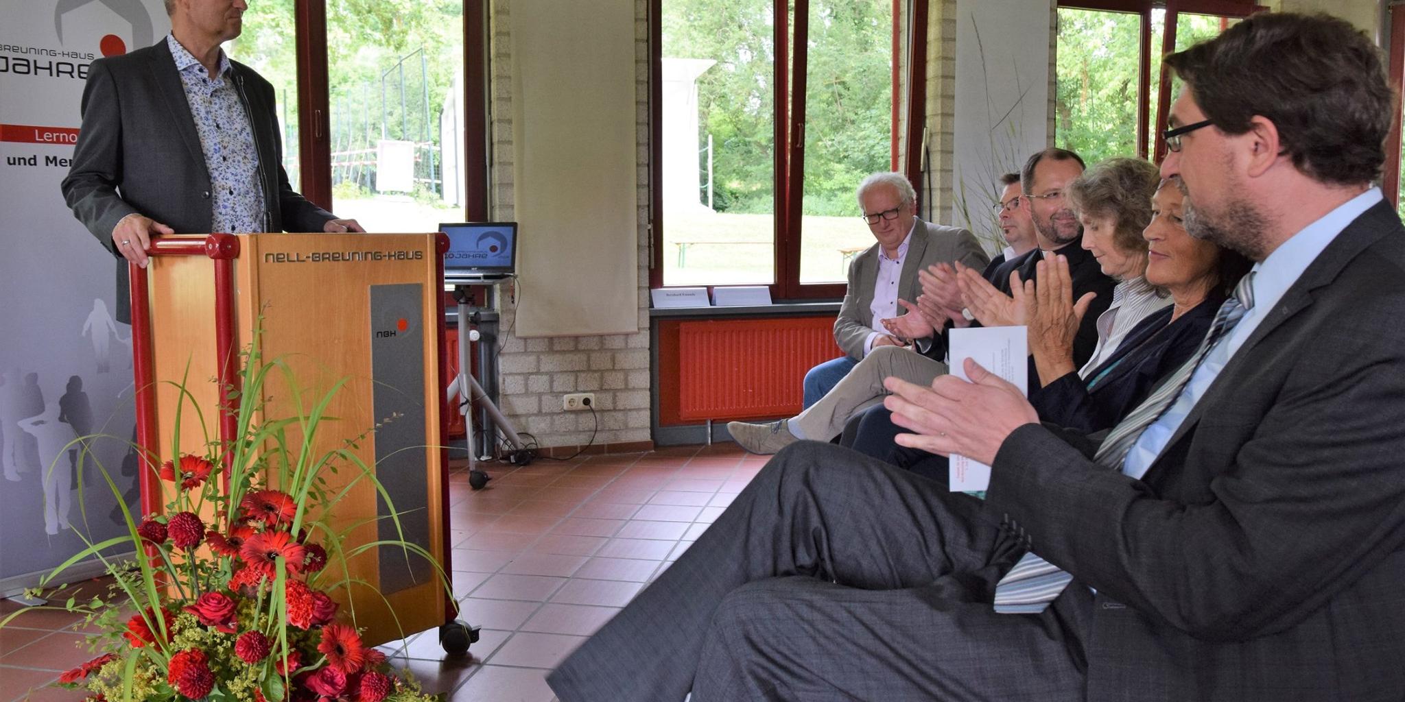 Dr. Manfred Körber, Leiter des Hauses, begrüßte die Gäste.