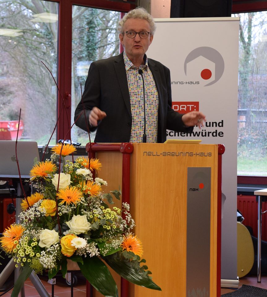 Hausleiter Dr. Manfred Körber begrüßt die Gäste (c) Thomas Hohenschue