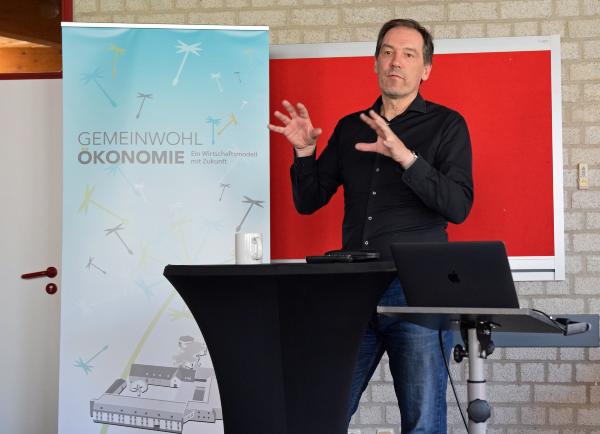 Franz-Josef Türck-Hövener skizzierte den Herzogenrather Weg zur klimagerechten Stadt