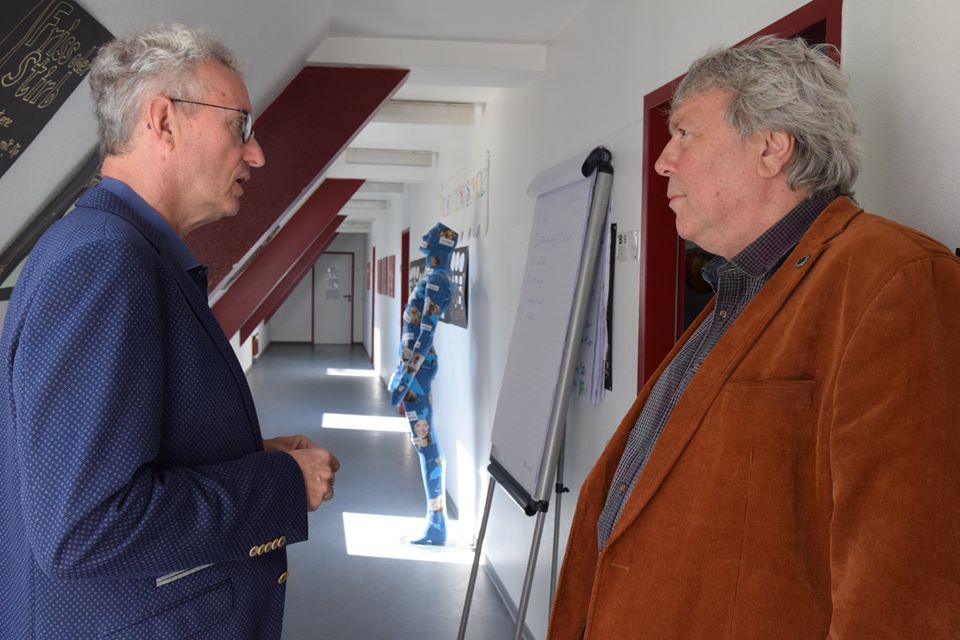 Uwe Schummer MdB (r.) im Gespräch mit Dr. Manfred Körber, Leiter des Nell-Breuning-Hauses. (c) Thomas Hohenschue