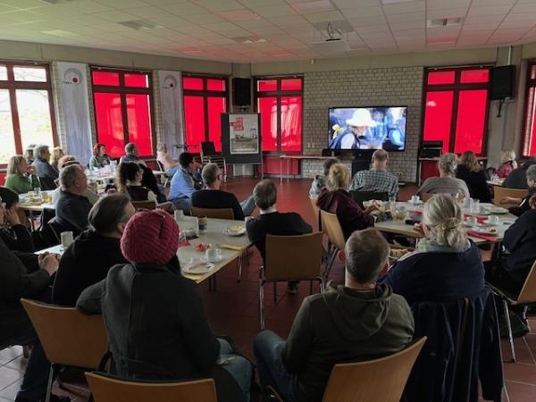 Filmfrühstück „Die rote Linie“