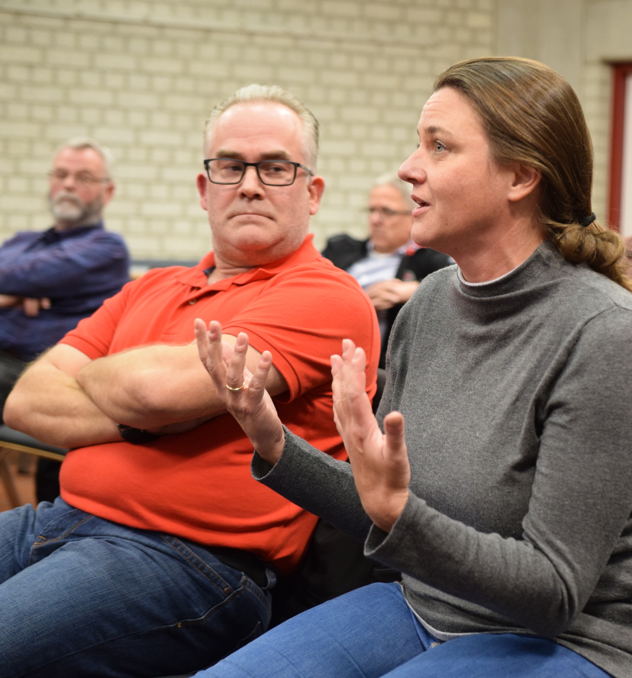 Engagierte und kontroverse Debatte ja, aber Polemik unter der Gürtellinie nein: Mit solchen Vorzeichen lässt sich besser über die Zukunft reden, auch über Termine, Übergangsfristen, Zwischenlösungen. Denn so sicher, wie der Kohleausstieg kommen wird, gilt auch: Wir alle sind Bürgerinnen und Bürger dieser Region und wir alle wollen eine gute Zukunft für uns und für die nachfolgenden Generationen. Lasst uns anfangen, darüber konstruktiv zu reden - und zwar miteinander.