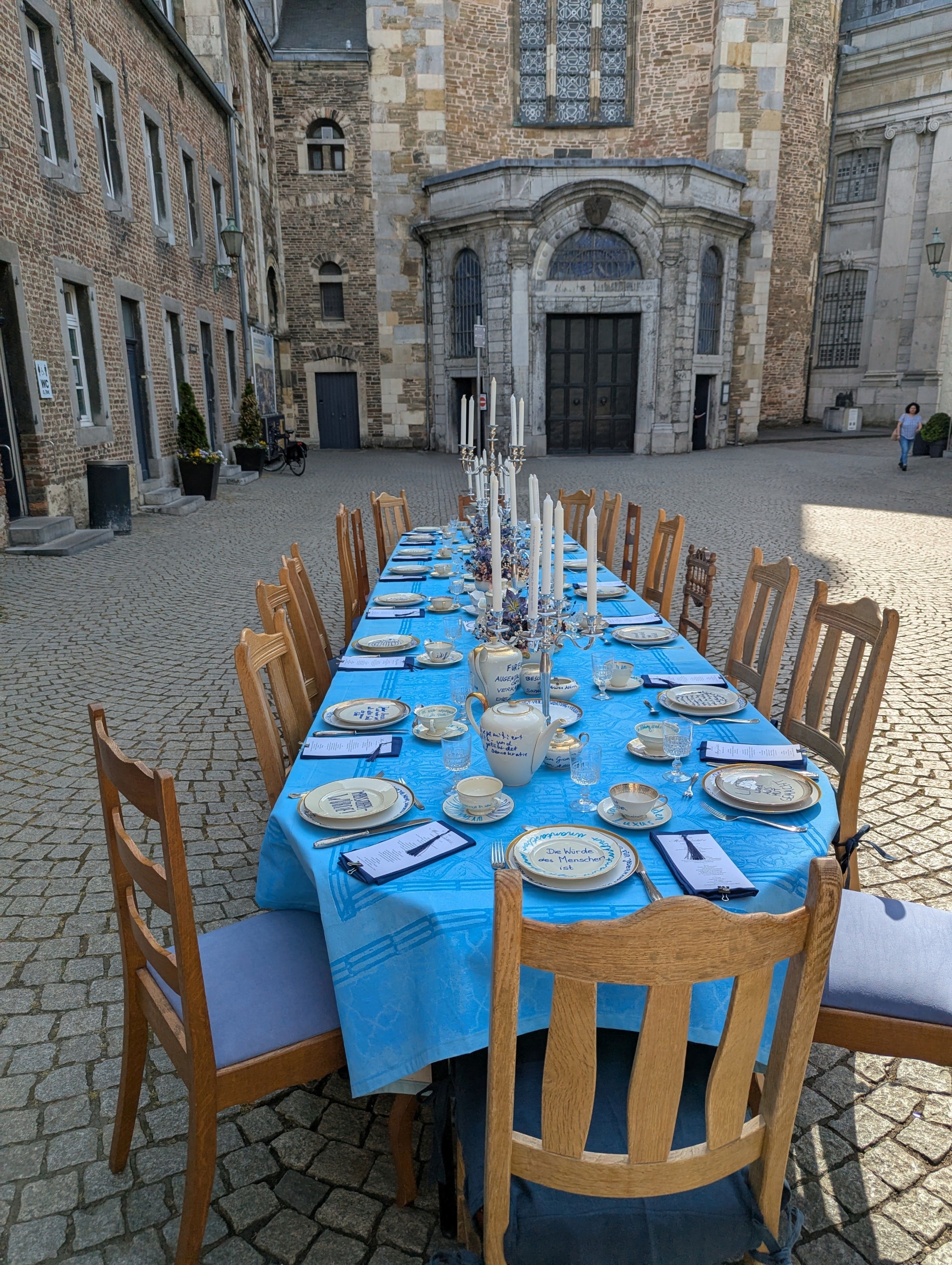 „Zu Tisch – alle?!