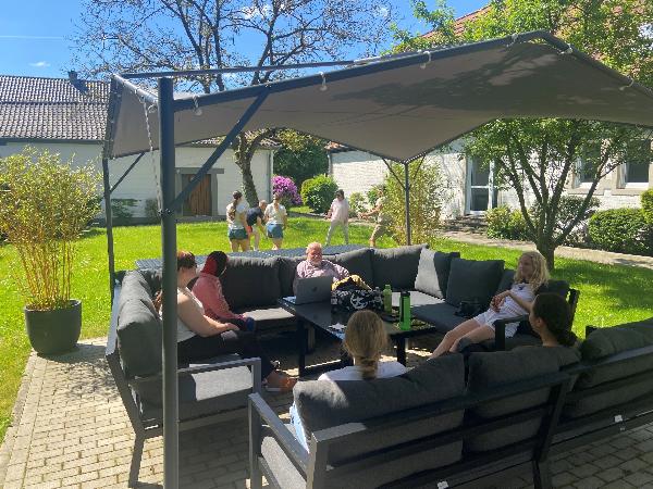 neue Lounge im Innenhof