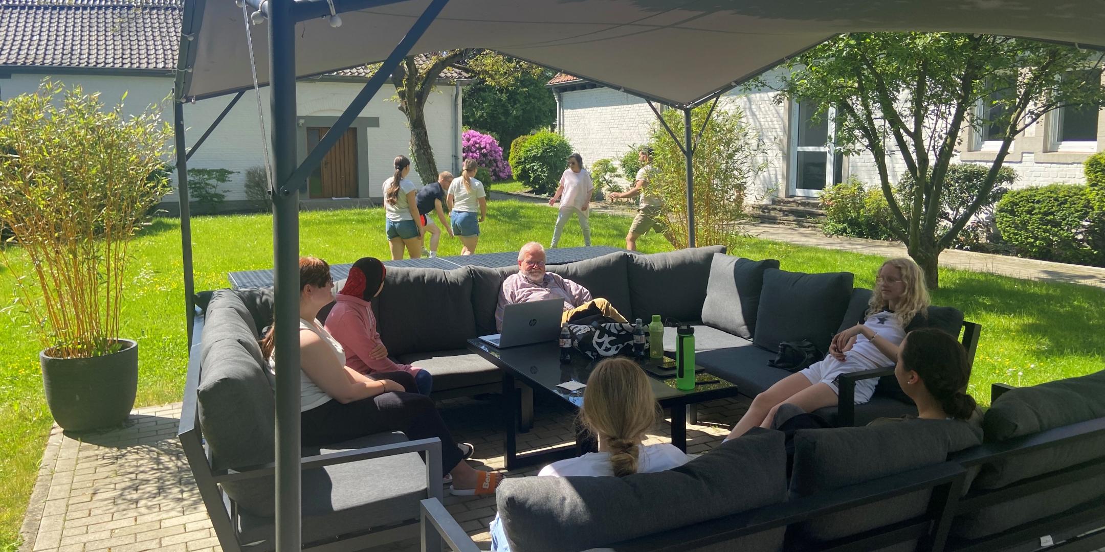 neue Lounge im Innenhof