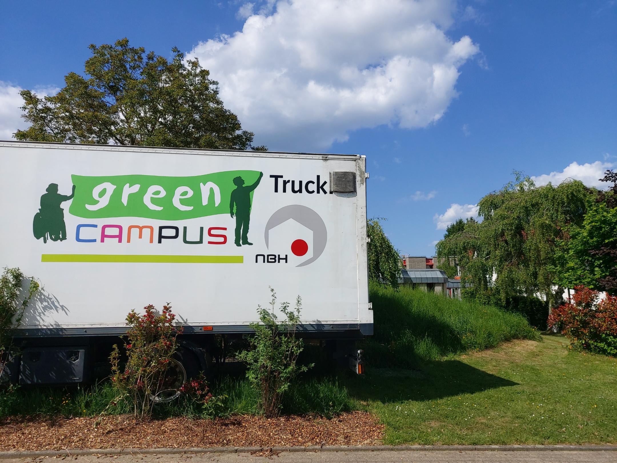 Der LKW-Aufleger mit dem Logo den Green Campus