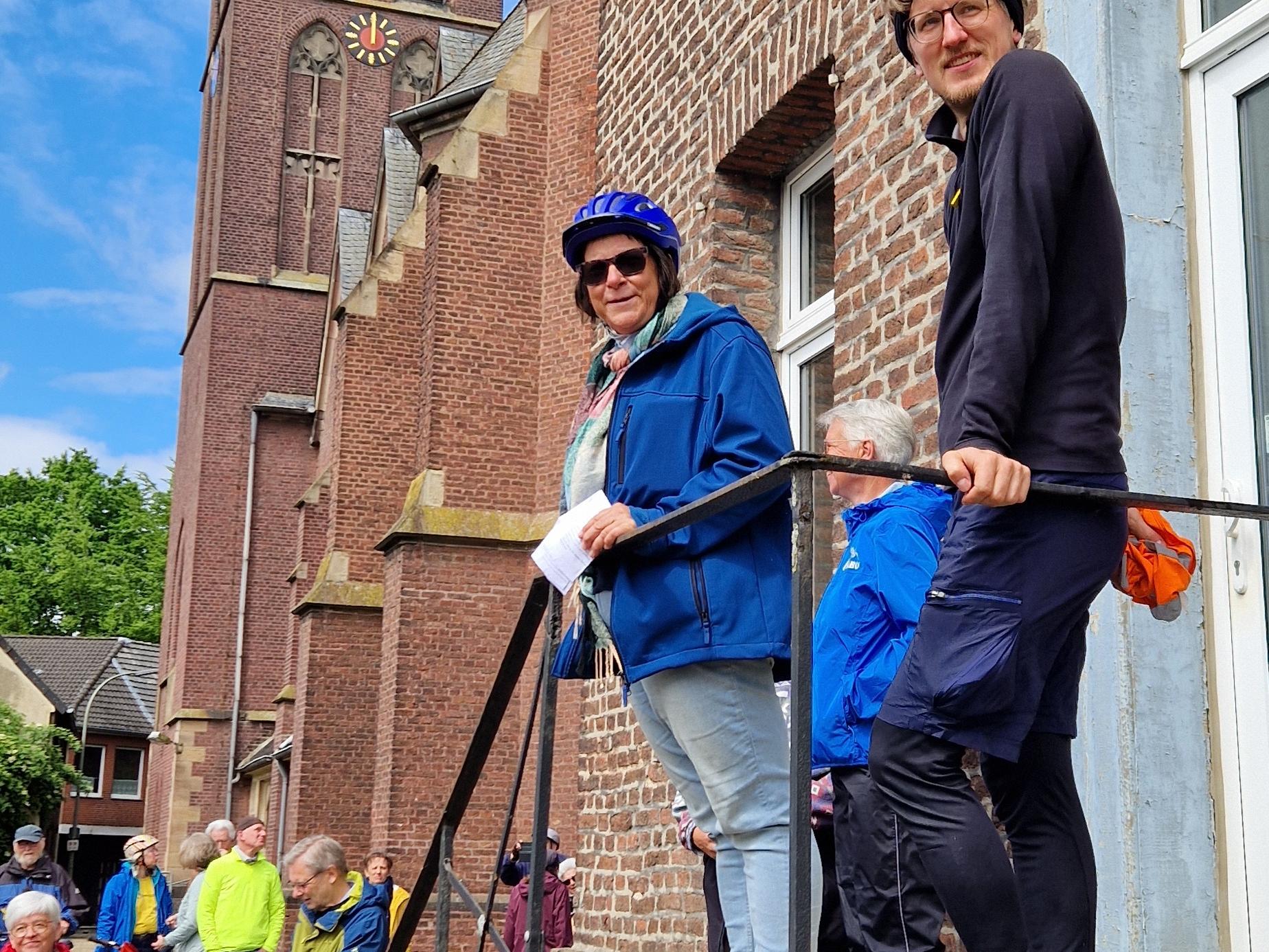 Begrüßung an der Keyenberger Kirche