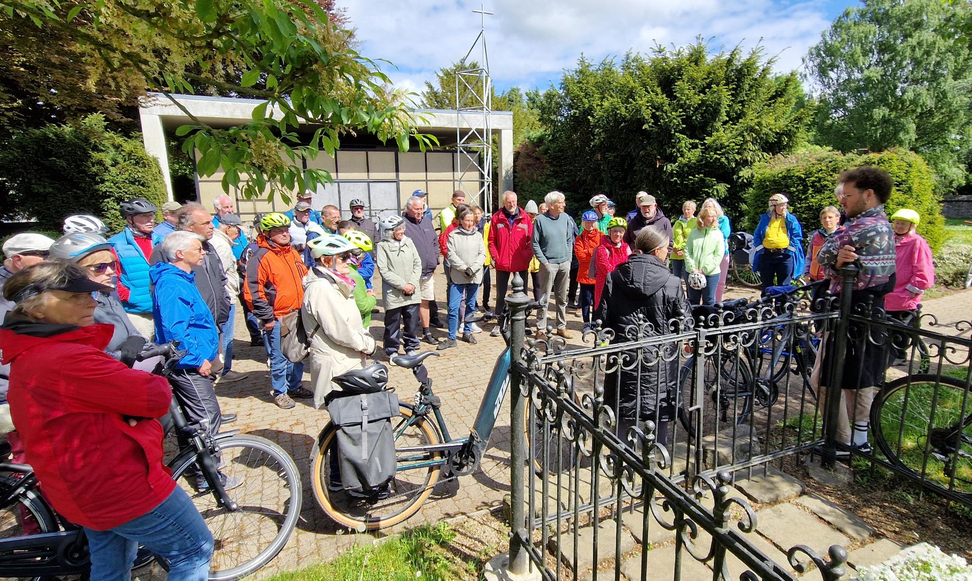 Naturzerstörung auf dem Keyenberger Friedhof