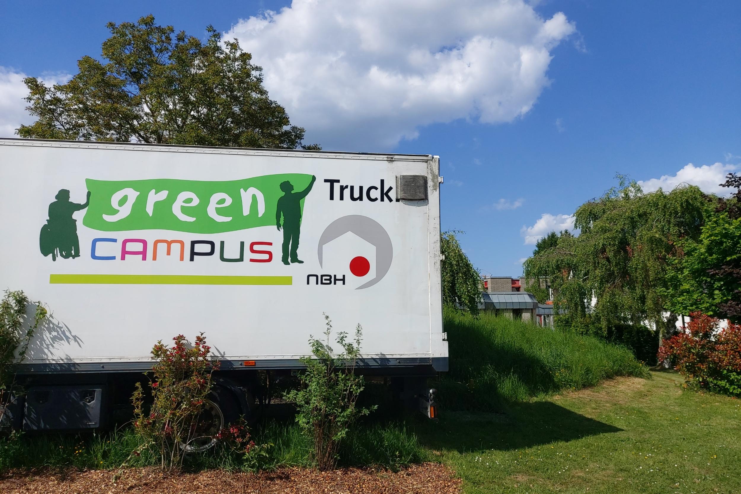 Der LKW-Aufleger mit dem Logo den Green Campus