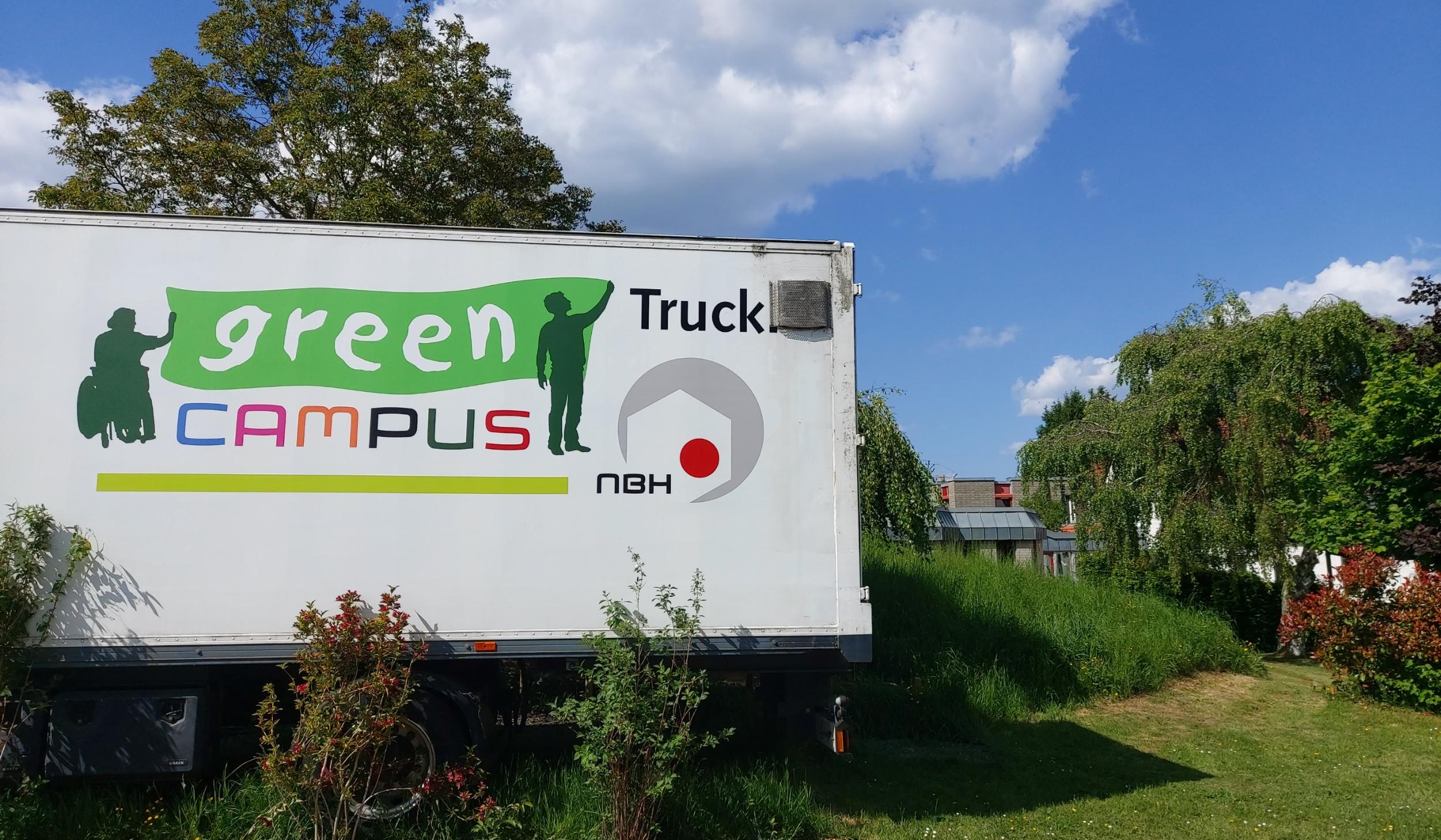 Der LKW-Aufleger mit dem Logo den Green Campus