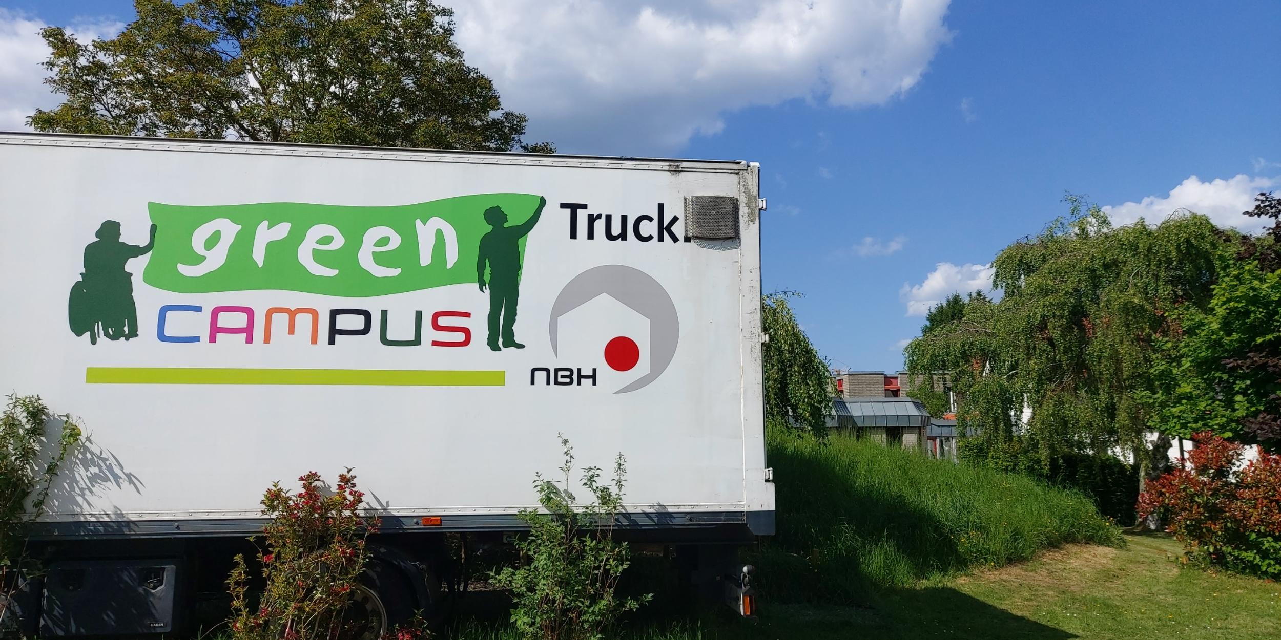 Der LKW-Aufleger mit dem Logo den Green Campus