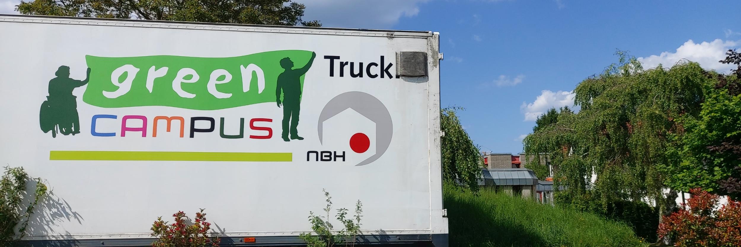 Der LKW-Aufleger mit dem Logo den Green Campus