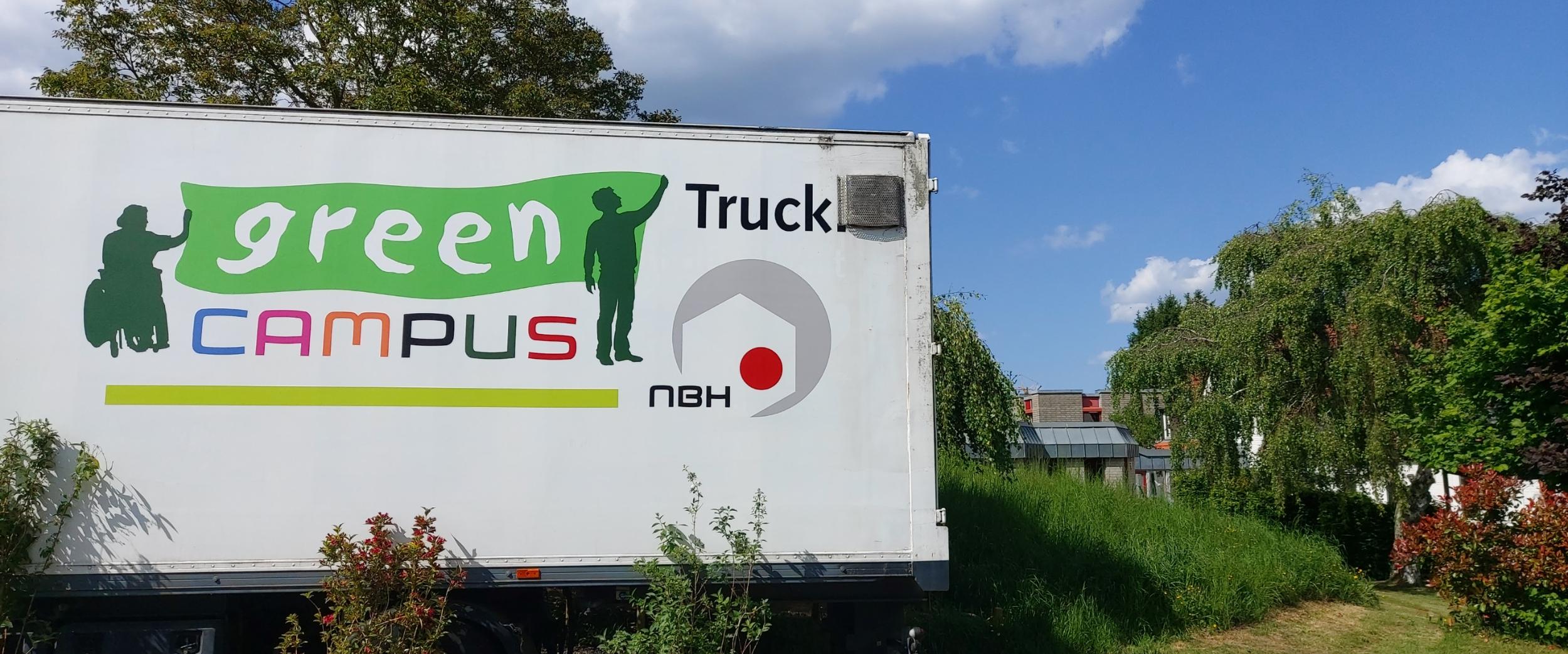 Der LKW-Aufleger mit dem Logo den Green Campus