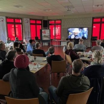 Teilnehmer_innen beim Filmfühstück im NBH