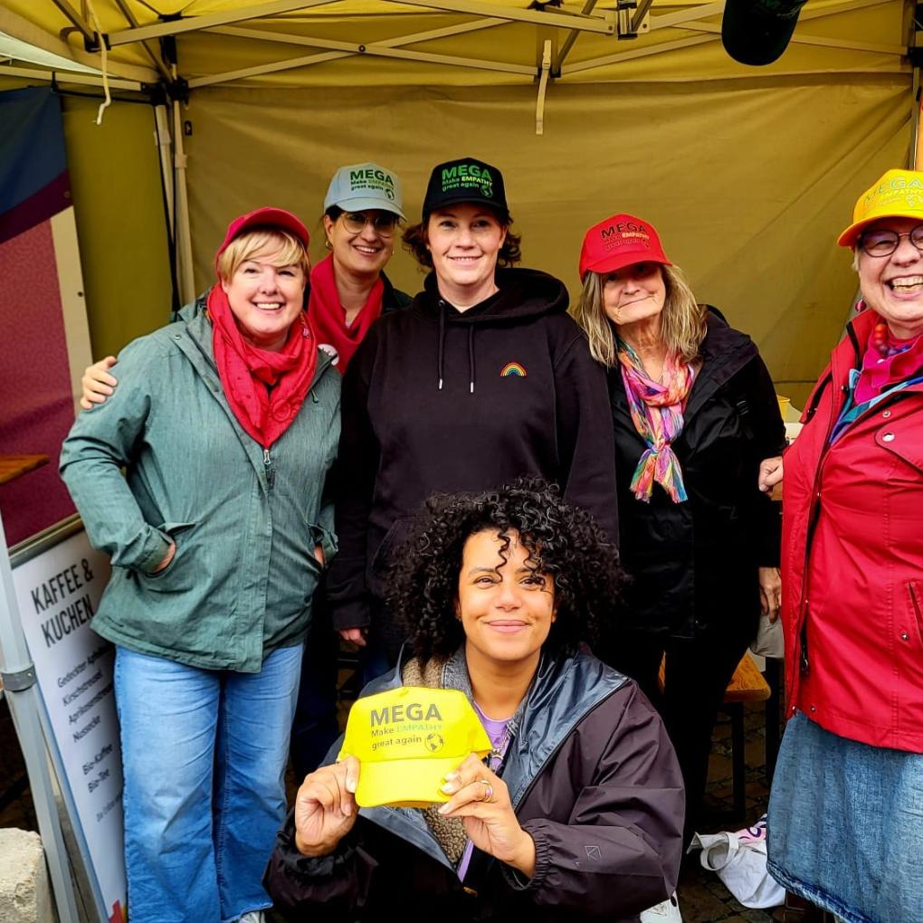 Yasmin Raimundo, Regina Schulz und das Team des Mentorats beim CSD Aachen
